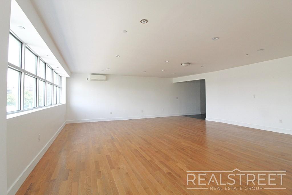 Building Photo - LUXURY 3 BR 2 Bath in Queens!
