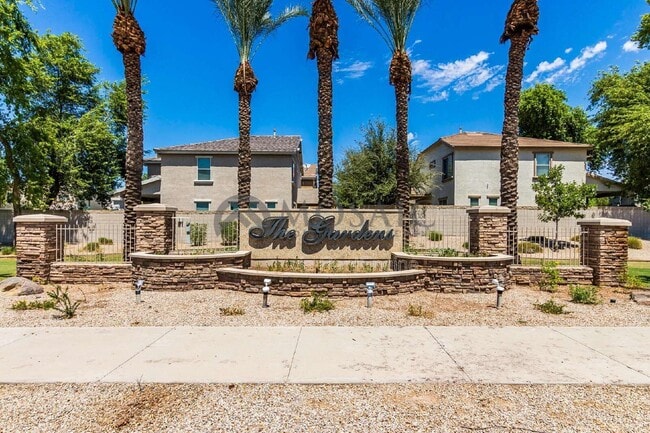 Building Photo - 1384 S Sabino Dr