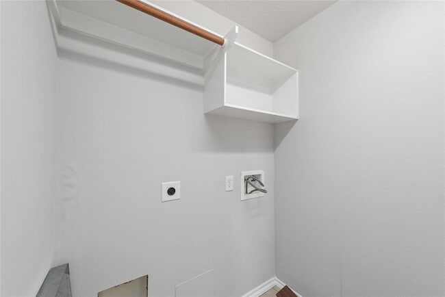 Building Photo - 14425 Rosehedge Ct