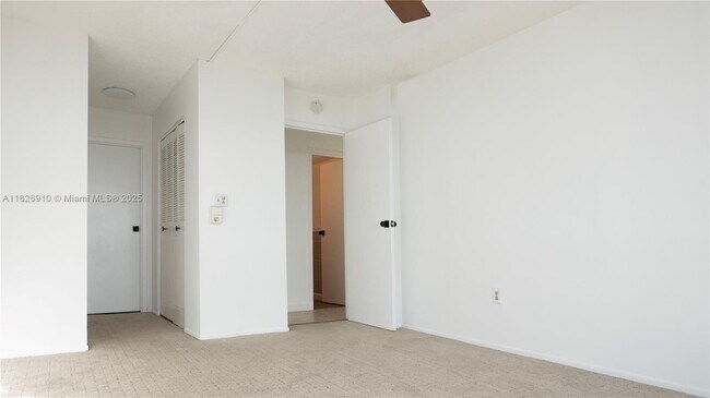 Building Photo - 16851 NE 23rd Ave