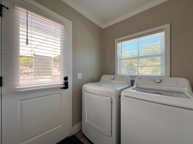 Building Photo - 1567 Silverado Trail