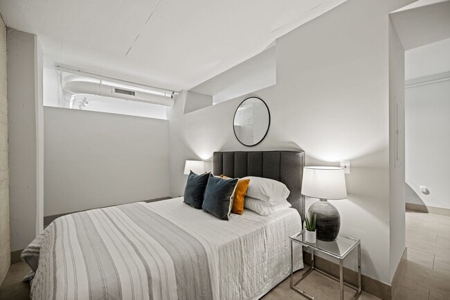 Building Photo - Logan Circle Condo | 1 Bed | 1 Bath | 885 Sf | Large Private Patio | 1 Garage Parking Space