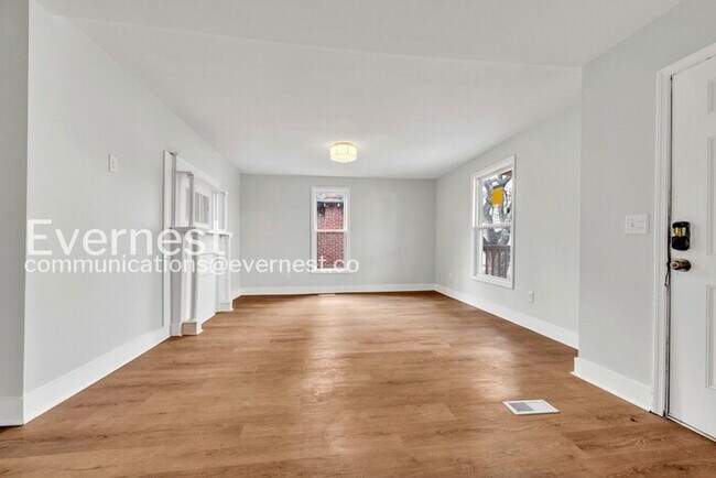 Building Photo - 4721 3rd Ave S