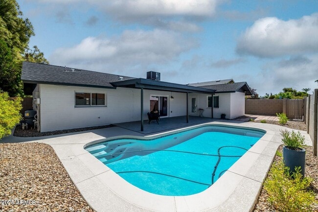 Building Photo - 4414 S Terrace Rd