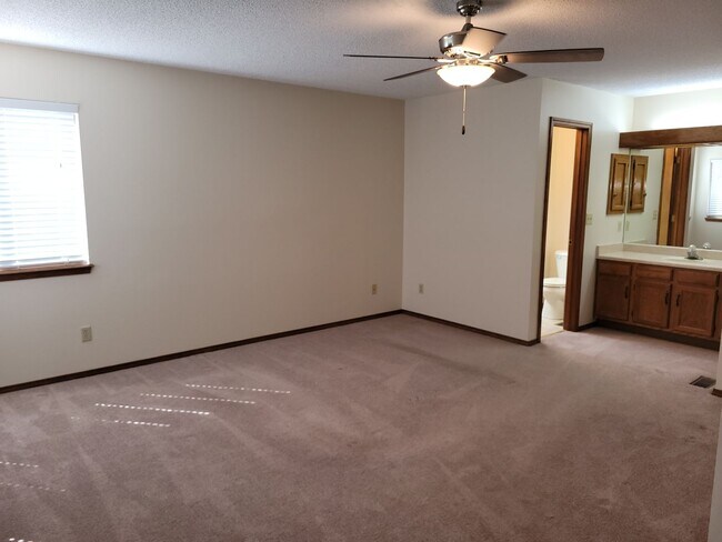 Building Photo - 8155 Tulip Tree Ct