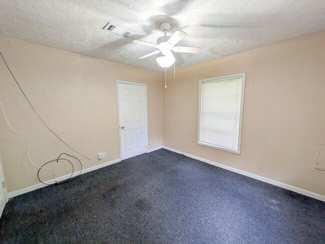 Building Photo - 3350 Cherry Dr