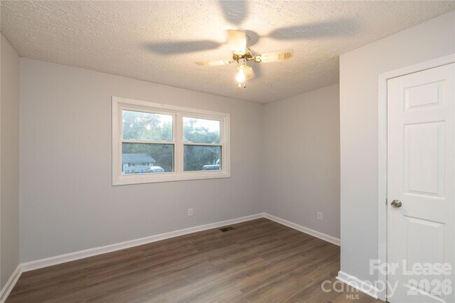 Building Photo - 420 Eastover Ave