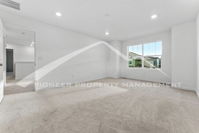 Building Photo - Charming Property with 2 Car Garage and Ce...