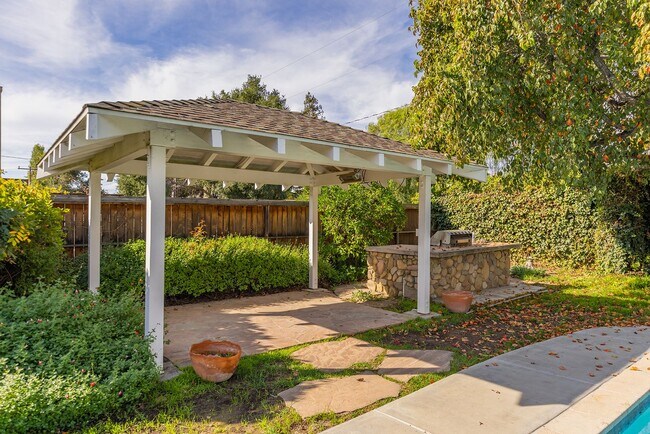 Building Photo - Ojai Terrace Pool Home