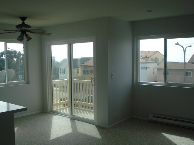 Building Photo - OCEAN VIEW 2 BDRM 2 BA CONDO FOR LEASE