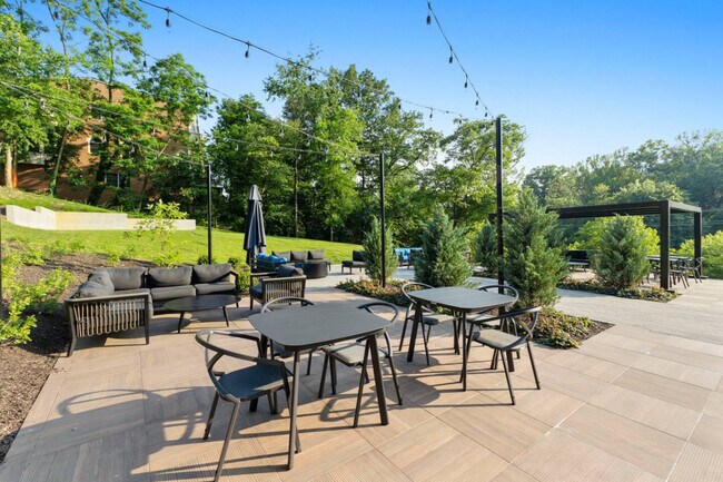 Building Photo - 1500 Arlington Blvd