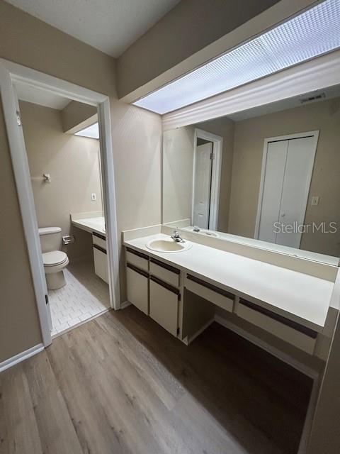 Building Photo - 564 Albany Pl