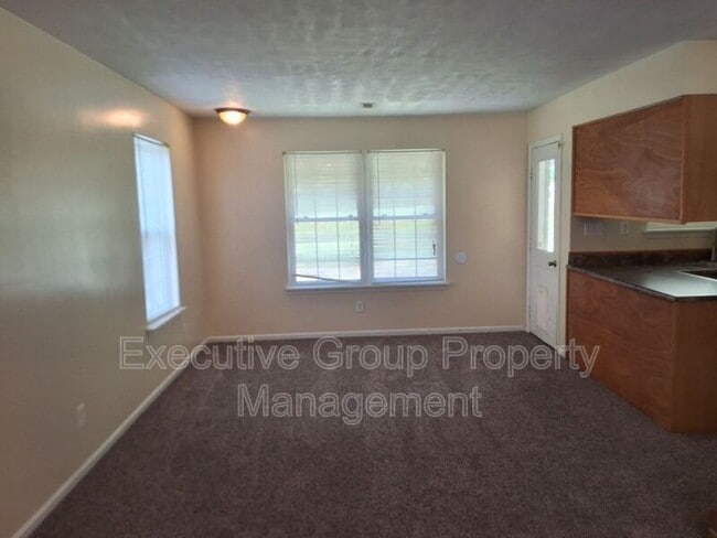 Building Photo - 120 Academy Ln