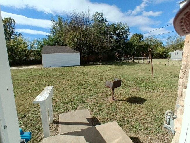 Building Photo - Minutes from Tinker! FIRST FULL MONTH FREE FOR HOLIDAYS