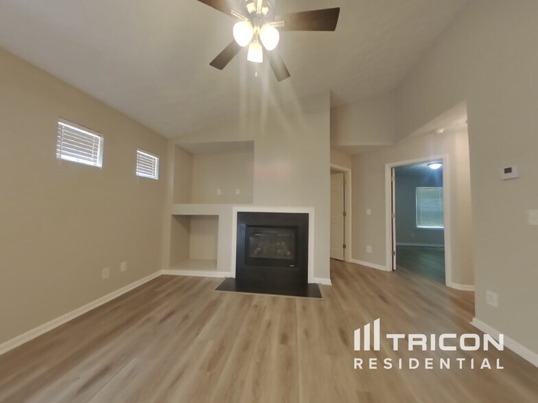 Building Photo - 239 Silver Ridge Dr