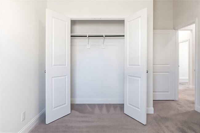 Building Photo - 601 Cherry Tree Ln