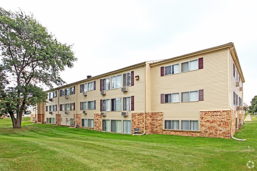 Primary Photo - Edgewood Park Apartments