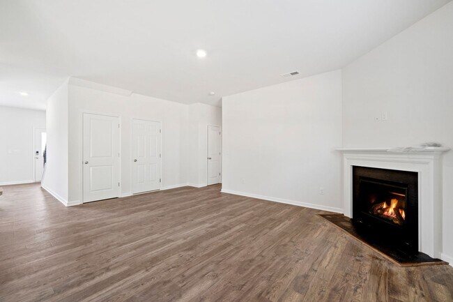 Building Photo - Brand New 5 Bedroom 3 full baths