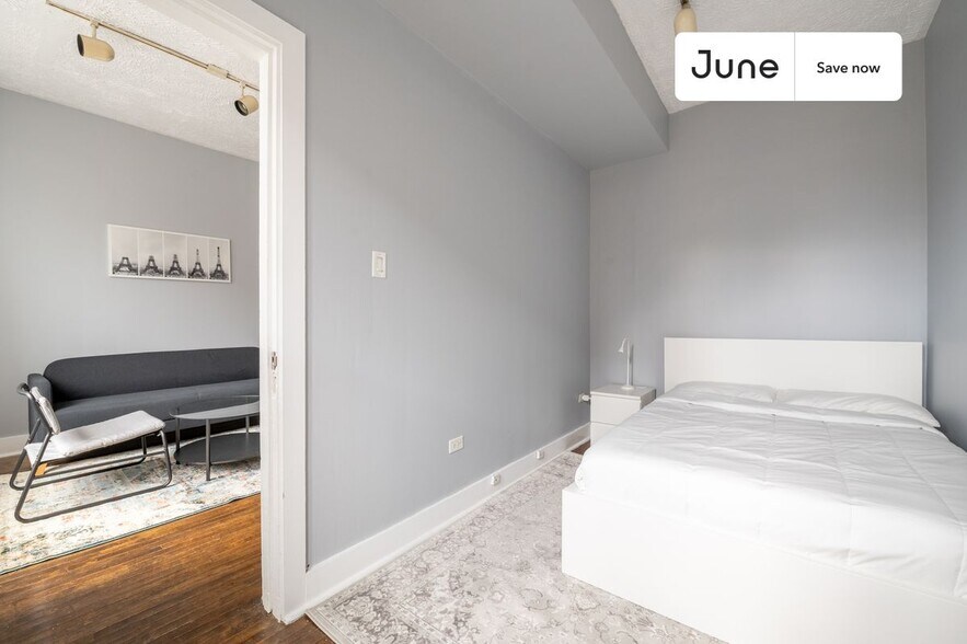 Building Photo - 2250 W North Ave