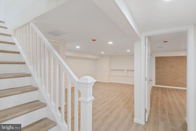 Building Photo - 12608 Farnell Dr