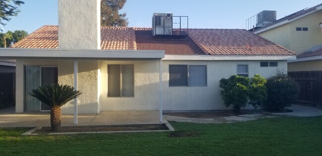 Building Photo - 6401 Caracas Ct