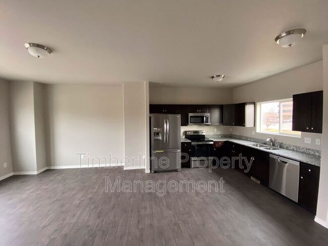Building Photo - 889 Grissom Dr.