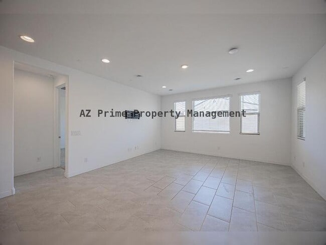 Building Photo - 4607 S 111th Dr