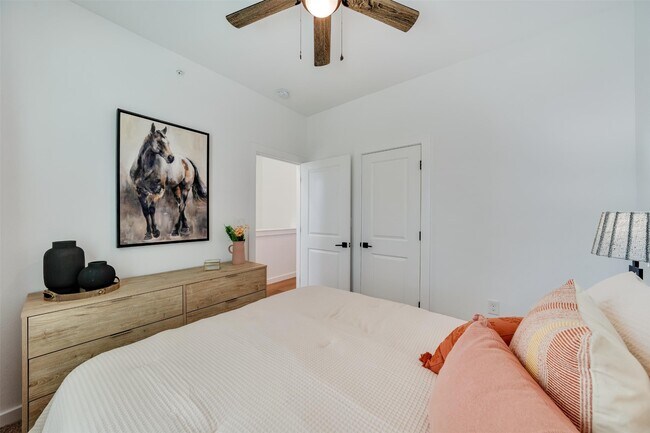 Building Photo - 1601 Mustang Dr