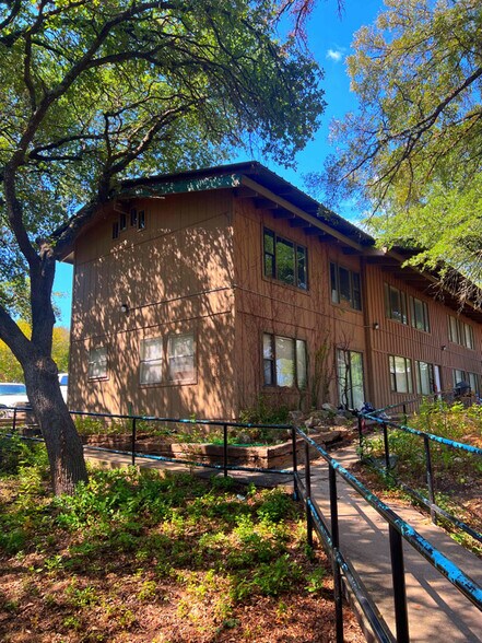 Building Photo - 401 Buchanan Dr