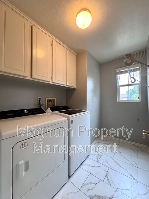 Building Photo - 32358 Gardenvail Dr
