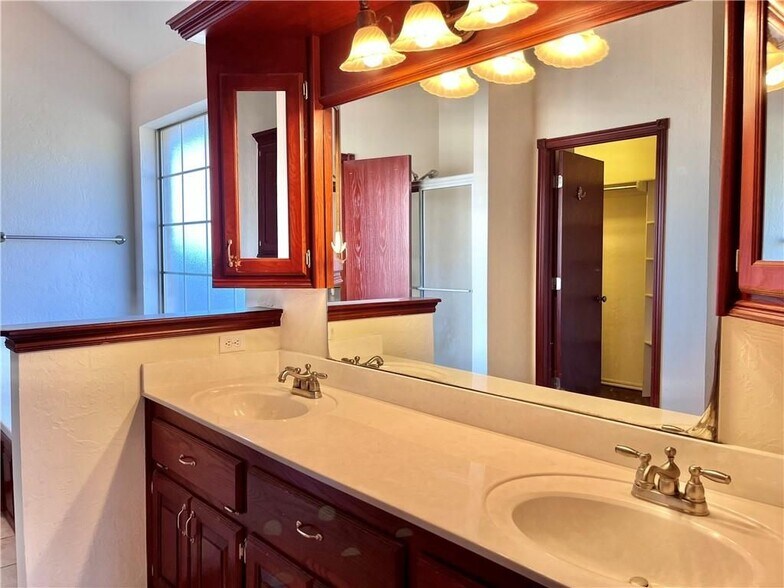 Building Photo - 628 Allison Ln