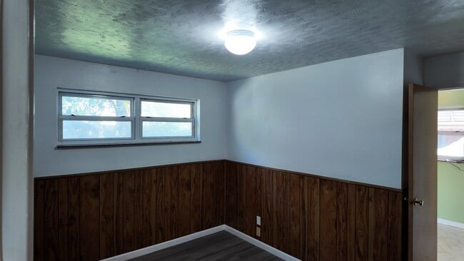 Building Photo - 2660 Sandhurst Dr