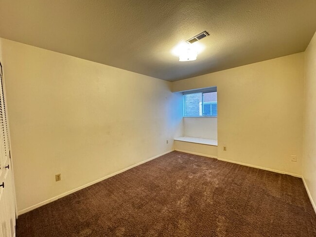 Building Photo - 1318 Holland Park Blvd