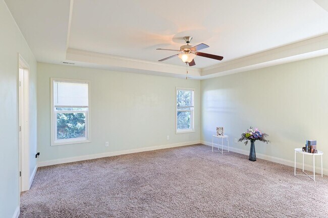 Building Photo - 1628 Mount Rainer Dr