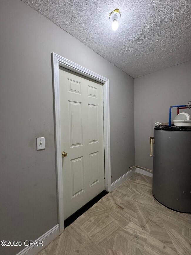 Building Photo - 2538 Johnson Dr