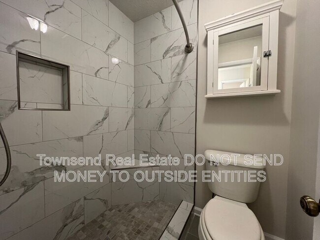 Building Photo - 7108 Calamar Dr