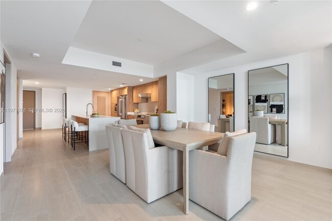 Building Photo - 10281 W Bay Harbor Dr