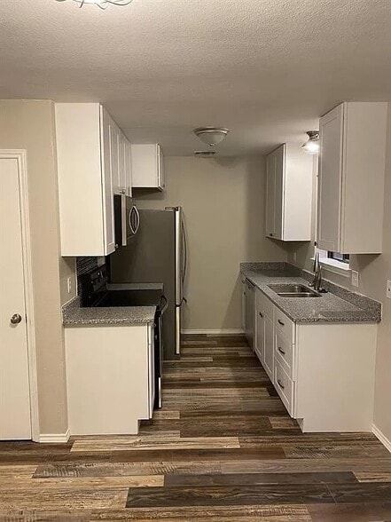 Kitchen - 575 Cherry Ln