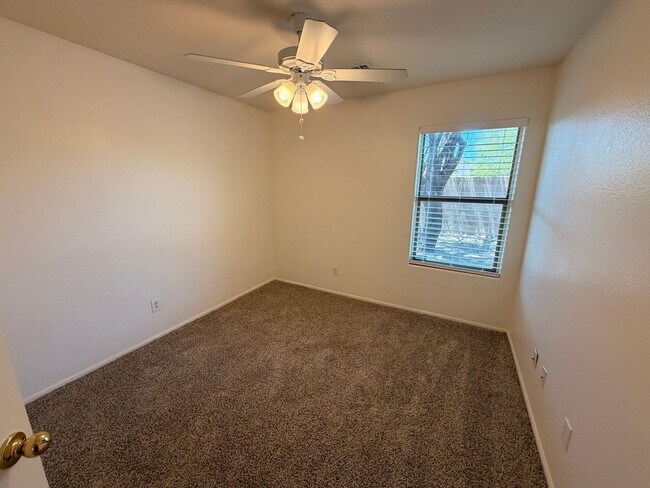 Building Photo - 3 X 2 W/Den *ALL Appliances* **Corner Lot!! with New Paint & Carpet