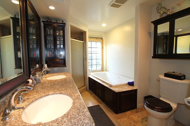 Building Photo - 5970 W 79th St