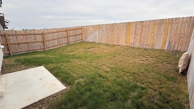 Building Photo - MOVE-IN SPECIAL: January rent FREE if moved in before February 1.