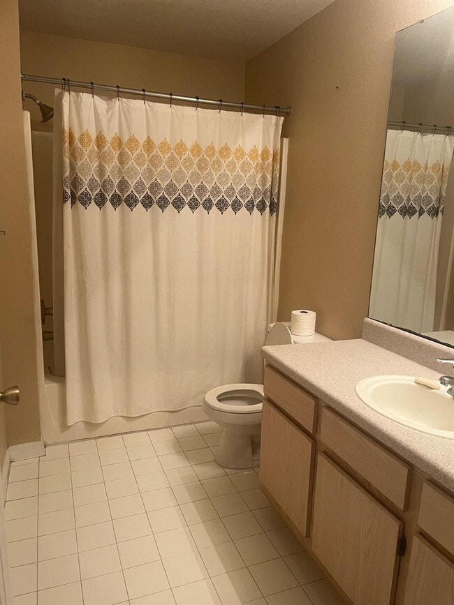 Building Photo - 5475 Vineland Rd