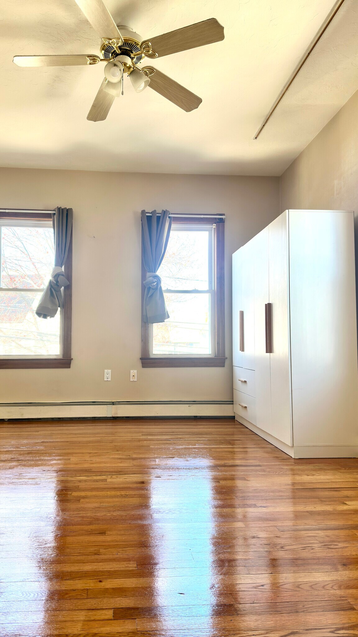 Building Photo - 422 Charles St