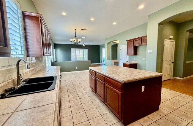 Building Photo - 5916 W Fetlock Trail