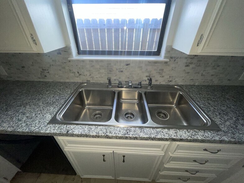 Building Photo - 1915 Tennessee St