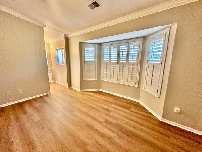 Building Photo - Recently Updated Two Bedroom Home in Sun C...