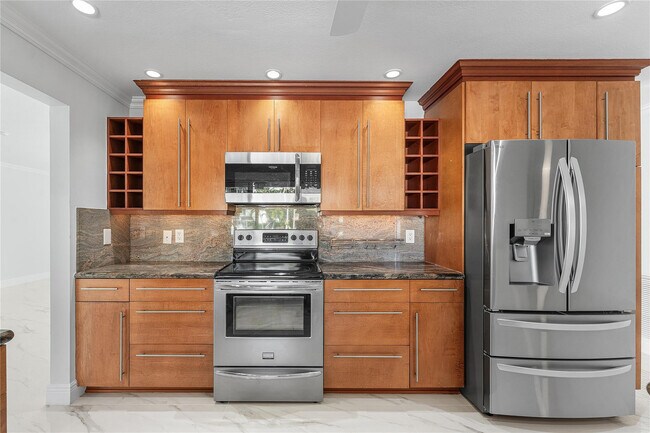 Building Photo - 2443 NE 26th St