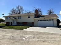 Building Photo - 15049 Lake Ave