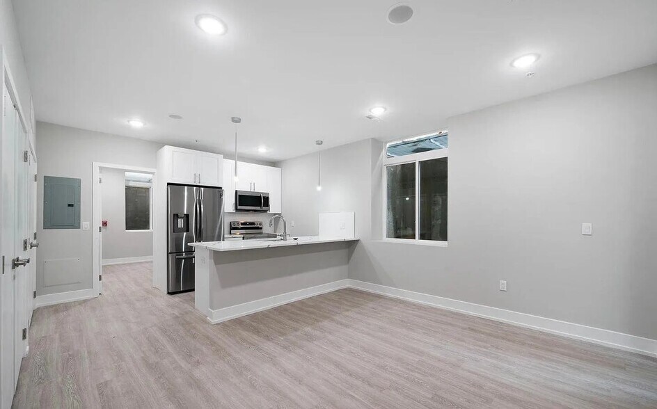 Building Photo - 649 N 35th St