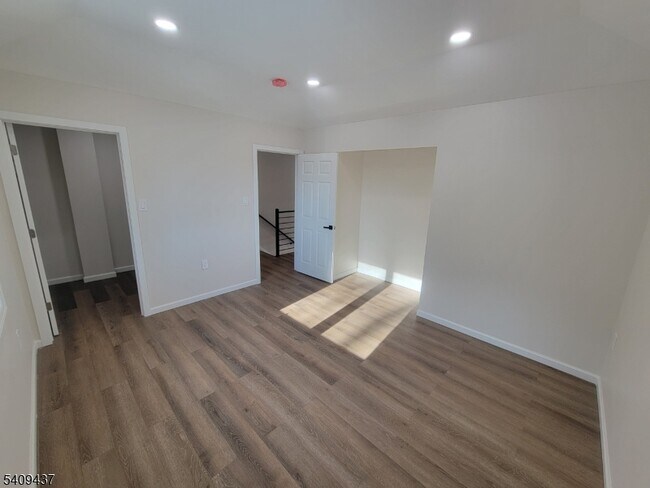 Building Photo - 31 Ann St